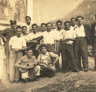 Questa foto fatta negli anni \'50 ritrae, tra gli altri, Paolo MINNITI 1918 (in basso a sx con la chitarra) e Vincenzo GATTUSO 1925 (primo da dx).